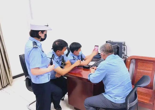 每体：贝克汉姆儿子罗密欧穿阿根廷球衣观赛，英格兰球迷不满