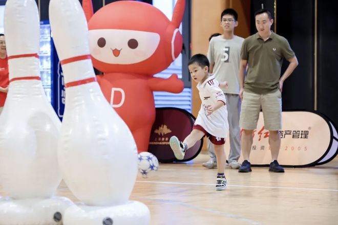 名宿:C罗需要全队集中资源来喂他!他不会被提名历史第一人!