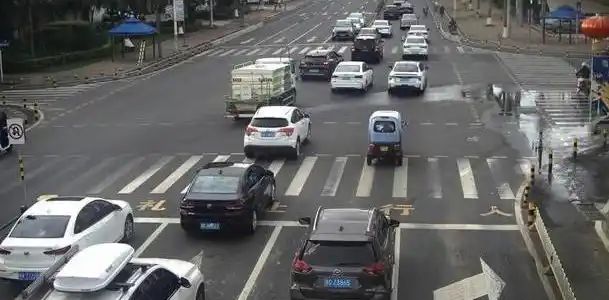 每体：贝克汉姆儿子罗密欧穿阿根廷球衣观赛，英格兰球迷不满