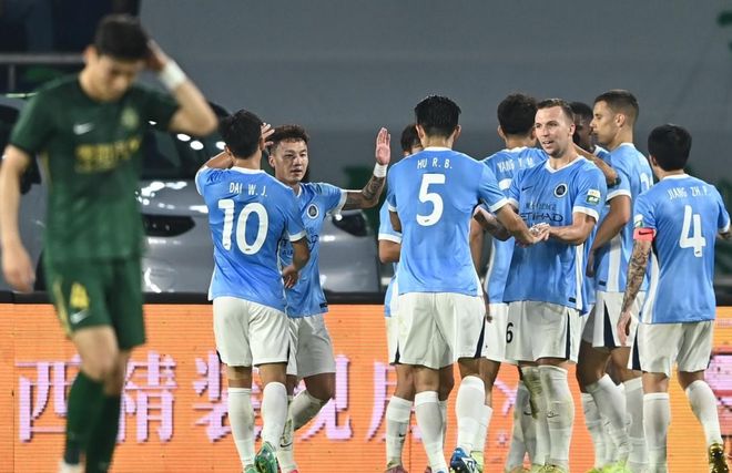 国家卫健委紧急呼吁：放下那杯“小甜水”！最新研究：水烧开再喝，微塑料摄入暴跌80%，身体正在悄悄“逆龄”