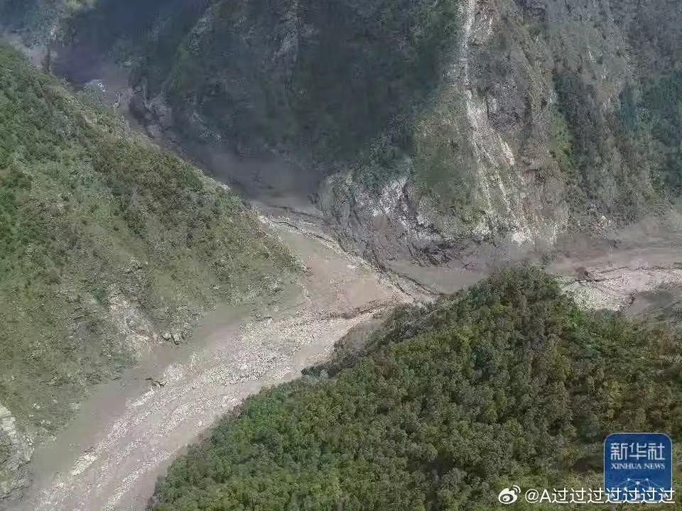 真离谱啊!华为三折叠被骂上天,苹果一出折叠屏,中文互联网竟然对折叠屏的评价逆转了!