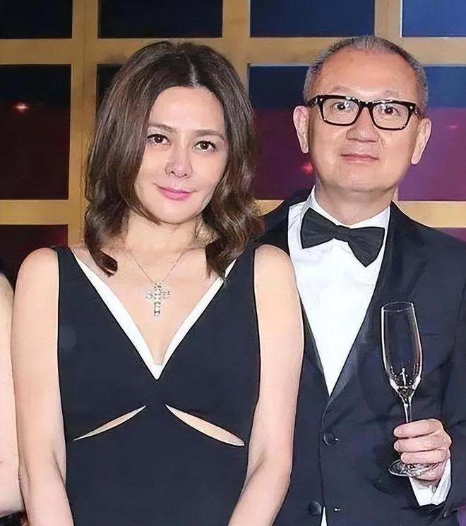 郑钦文拉杜退赛，王欣瑜遭逆转张帅复仇，弗里茨加冕佩古拉吞蛋