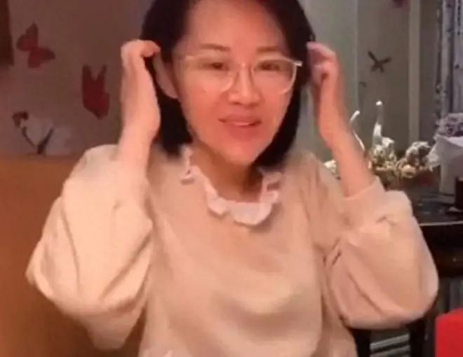 压力来了，中国男篮苦战喀麦隆，2人满分3人优秀1人不及格